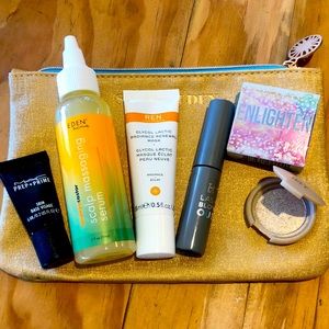 Makeup bag with samples